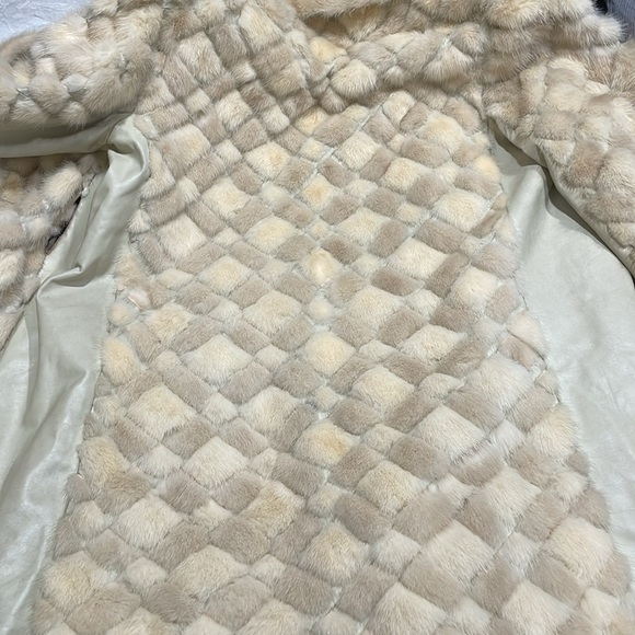 Vintage fur / leather coat with belt - Picture 5 of 6